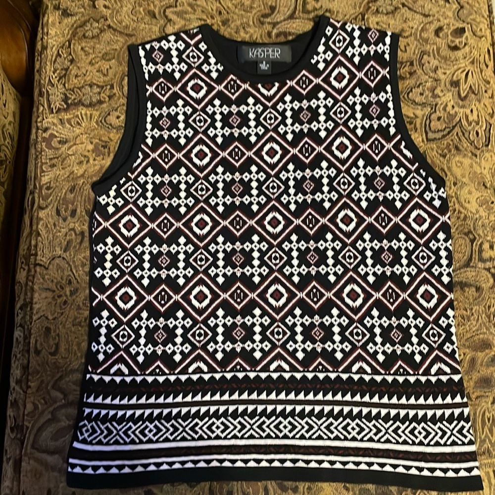 Kasper Sweater Vest. Size 8. Good pre-owned condition.